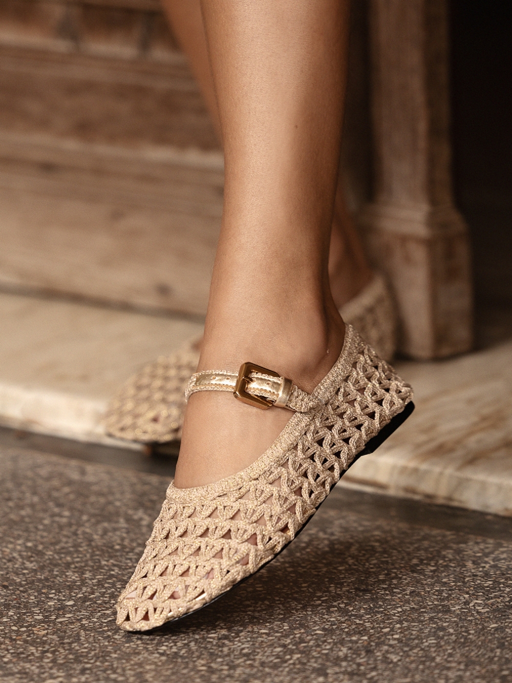 SAPATILHA LAURA DOURADA