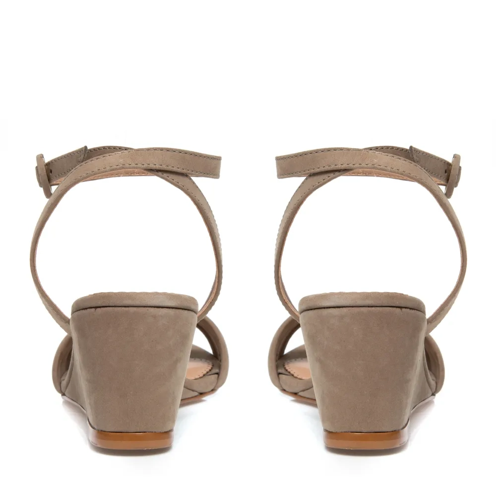 SANDÁLIA ANABELA DOLCE FENDI