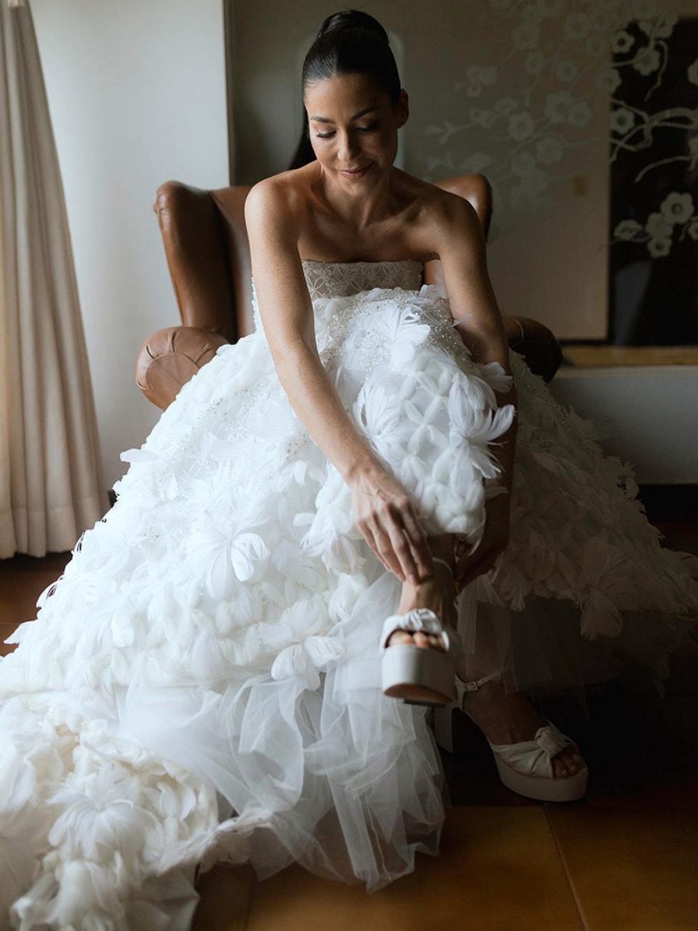 SANDÁLIA EM COURO FRIDA OFF WHITE PLATAFORMA