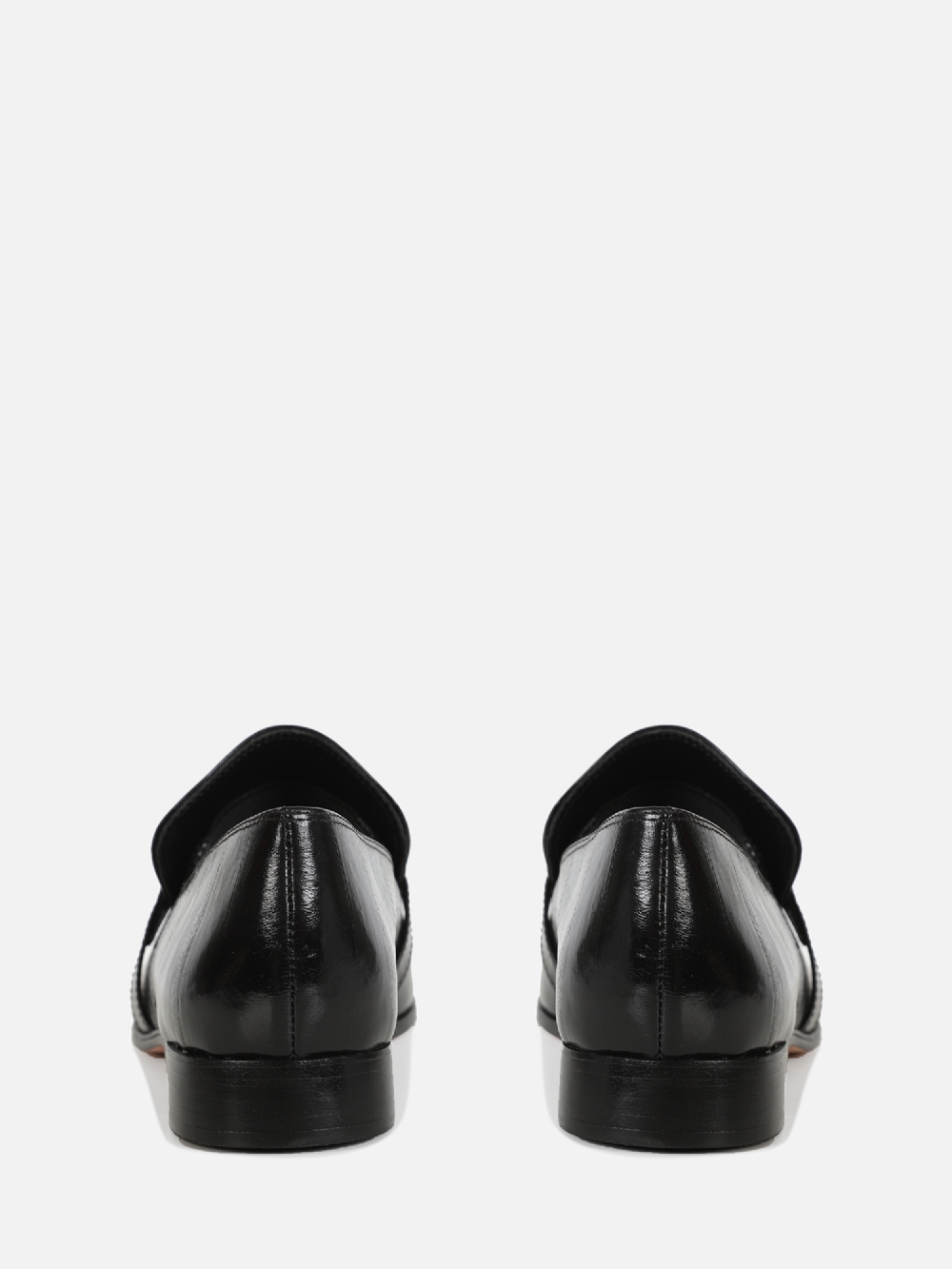 MOCASSIM EM COURO CHIARA PRETO BICO QUADRADO